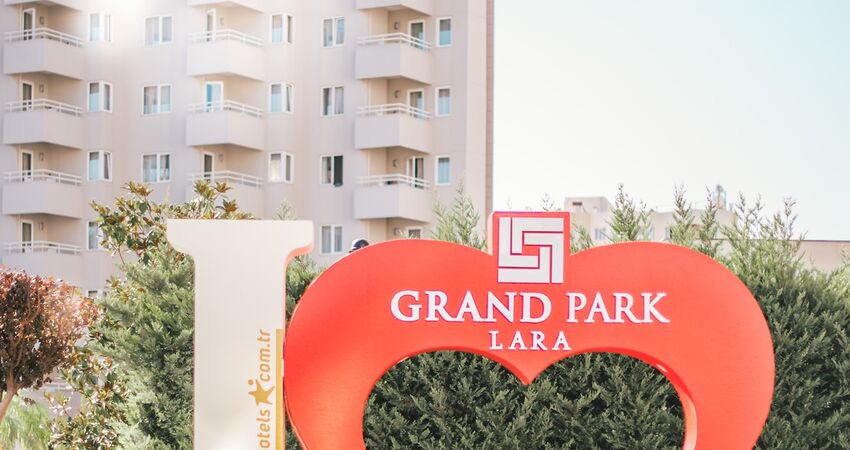 Grand Park Lara